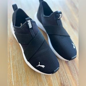 Women’s Puma Sneakers Slip On 9.5